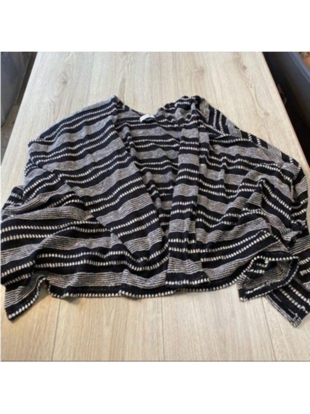 Abercrombie and fitch white black striped cardigan sweater top shirt
